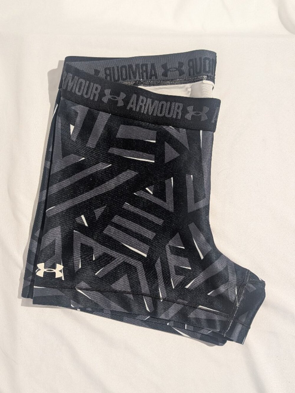 Under Armour Women's HeatGear Shorty Shorts 3 inches Size XL